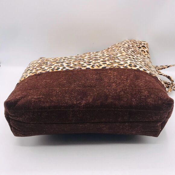 Basic Lizbet Library Market Tot, Leopard Print 12 x 13.5 x 3 Inches With Pockets - Picture 5 of 8